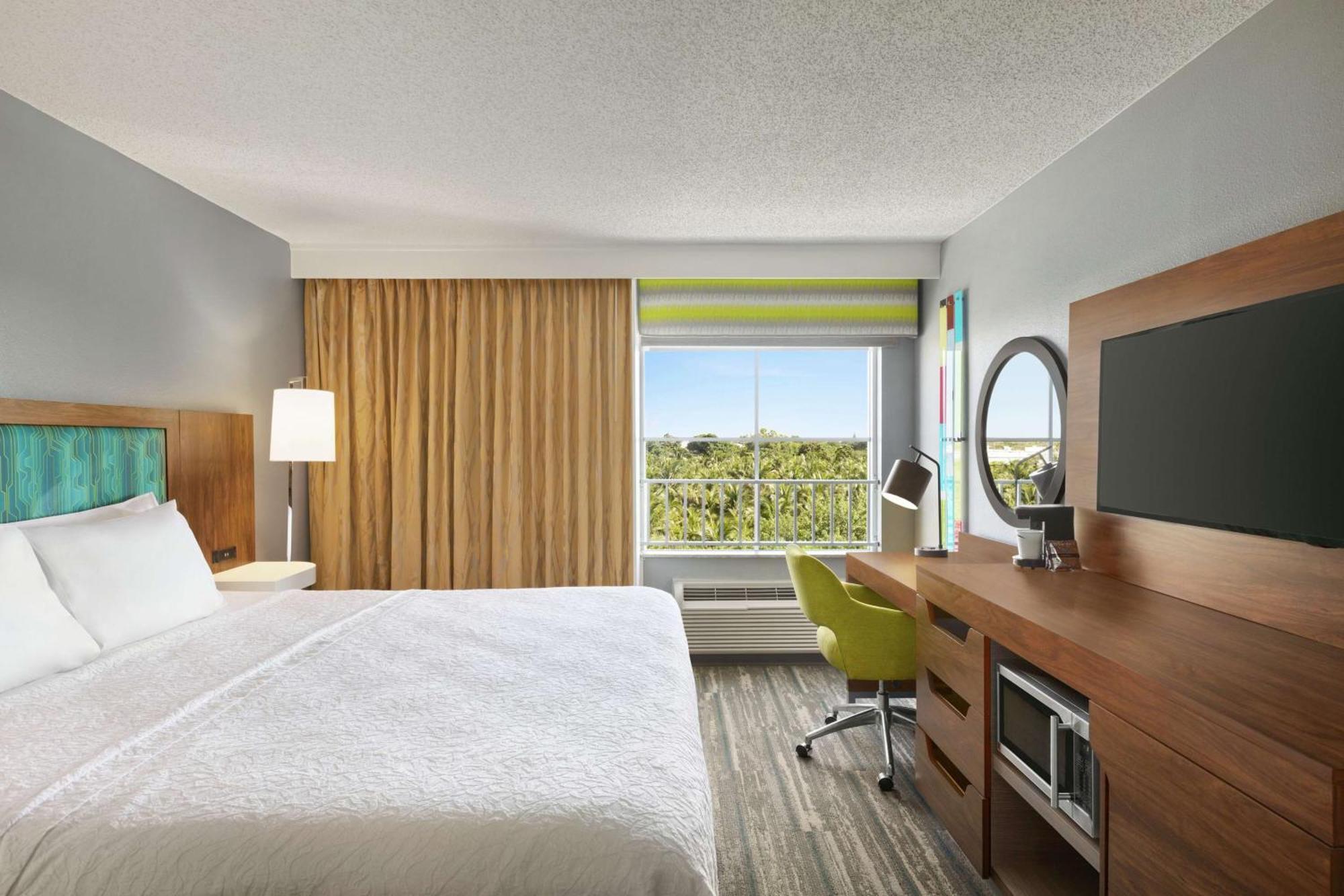 Hampton Inn & Suites Fort Lauderdale Airport Hollywood Exterior photo